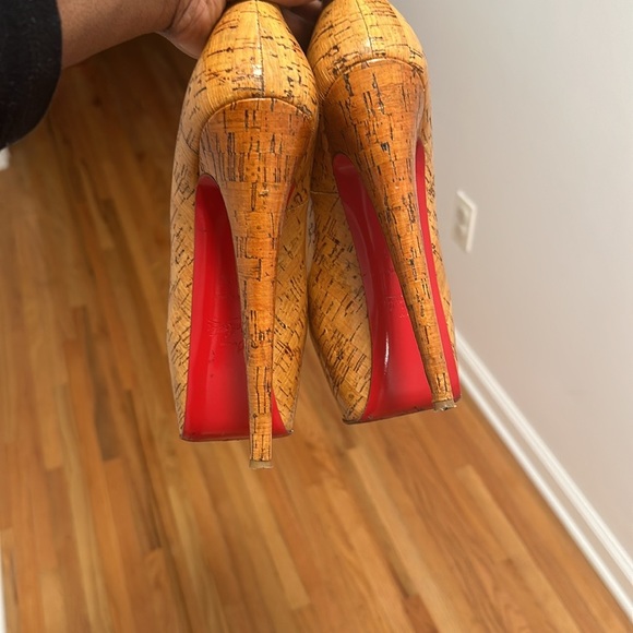 Christian Louboutin Cork Daffodile Pumps - Picture 4 of 4